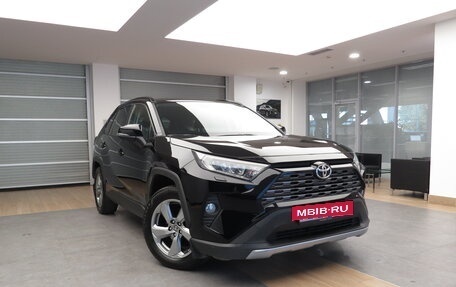 Toyota RAV4, 2021 год, 3 690 000 рублей, 3 фотография