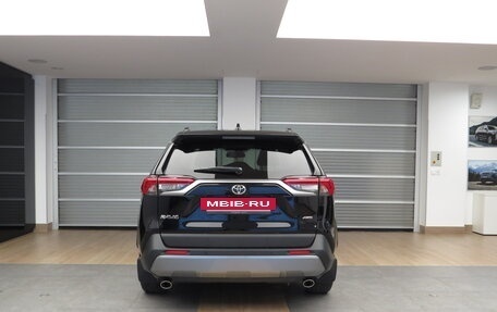 Toyota RAV4, 2021 год, 3 690 000 рублей, 21 фотография