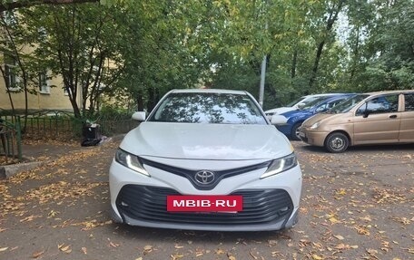 Toyota Camry, 2018 год, 1 390 000 рублей, 4 фотография