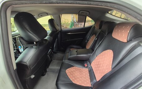 Toyota Camry, 2018 год, 1 390 000 рублей, 9 фотография