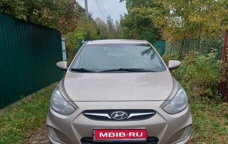 Hyundai Solaris II рестайлинг, 2011 год, 450 000 рублей, 1 фотография