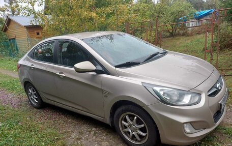 Hyundai Solaris II рестайлинг, 2011 год, 450 000 рублей, 2 фотография