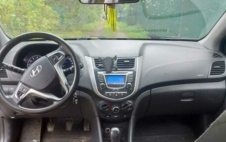 Hyundai Solaris II рестайлинг, 2011 год, 450 000 рублей, 8 фотография