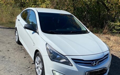 Hyundai Solaris II рестайлинг, 2015 год, 1 200 000 рублей, 2 фотография