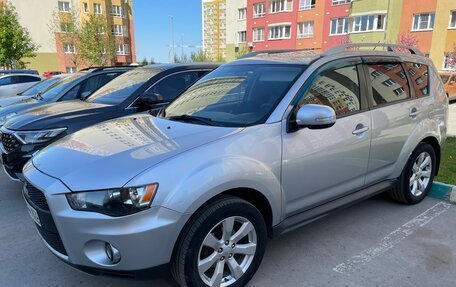Mitsubishi Outlander III рестайлинг 3, 2010 год, 880 000 рублей, 1 фотография
