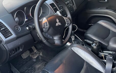 Mitsubishi Outlander III рестайлинг 3, 2010 год, 880 000 рублей, 7 фотография