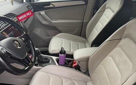 Volkswagen Tiguan II, 2018 год, 2 400 000 рублей, 17 фотография