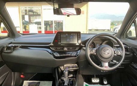 Toyota C-HR I рестайлинг, 2022 год, 1 562 000 рублей, 10 фотография