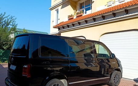 Volkswagen Multivan T6 рестайлинг, 2016 год, 2 990 000 рублей, 9 фотография