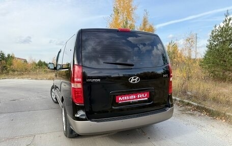 Hyundai H-1 II рестайлинг, 2015 год, 2 550 000 рублей, 3 фотография