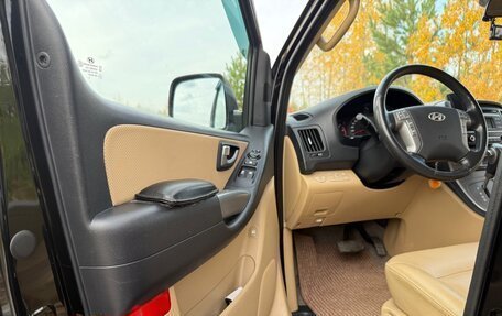 Hyundai H-1 II рестайлинг, 2015 год, 2 550 000 рублей, 16 фотография