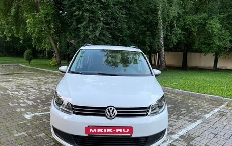 Volkswagen Touran III, 2014 год, 950 000 рублей, 2 фотография