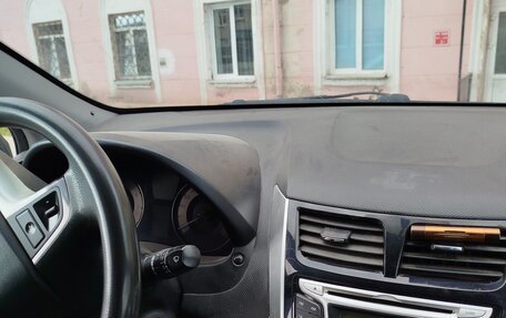 Hyundai Solaris II рестайлинг, 2013 год, 620 000 рублей, 3 фотография