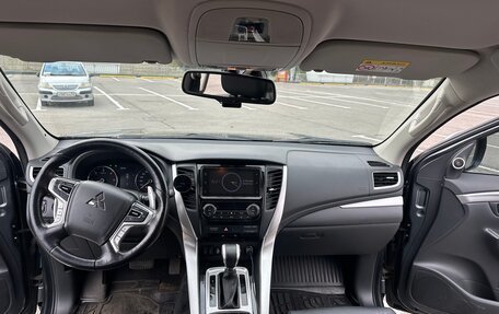 Mitsubishi Pajero Sport III рестайлинг, 2018 год, 2 990 000 рублей, 8 фотография