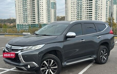Mitsubishi Pajero Sport III рестайлинг, 2018 год, 2 990 000 рублей, 3 фотография