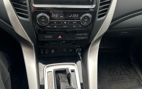 Mitsubishi Pajero Sport III рестайлинг, 2018 год, 2 990 000 рублей, 9 фотография