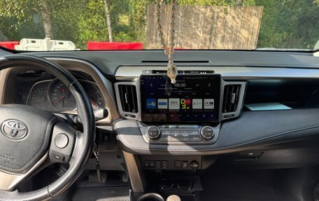 Toyota RAV4, 2015 год, 1 850 000 рублей, 13 фотография