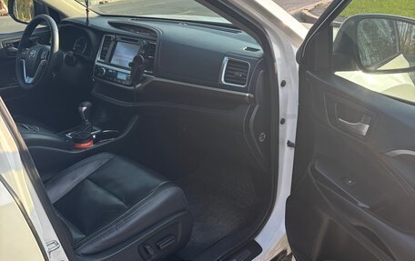 Toyota Highlander III, 2014 год, 2 950 000 рублей, 8 фотография