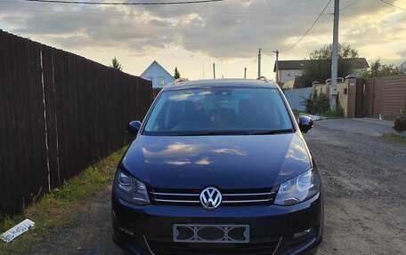 Volkswagen Sharan II, 2013 год, 1 275 000 рублей, 1 фотография