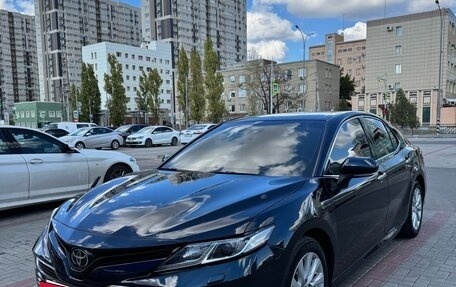 Toyota Camry, 2018 год, 2 120 000 рублей, 2 фотография