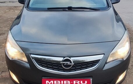 Opel Astra J, 2011 год, 680 000 рублей, 1 фотография