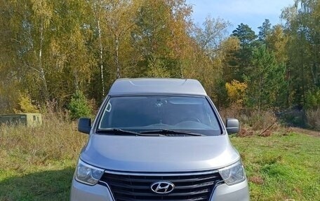 Hyundai Grand Starex Grand Starex I рестайлинг 2, 2019 год, 2 890 000 рублей, 2 фотография
