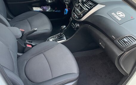 Hyundai Solaris II рестайлинг, 2015 год, 1 500 000 рублей, 24 фотография