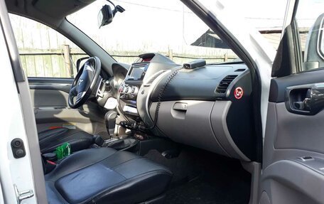 Mitsubishi Pajero Sport II рестайлинг, 2015 год, 2 500 000 рублей, 5 фотография
