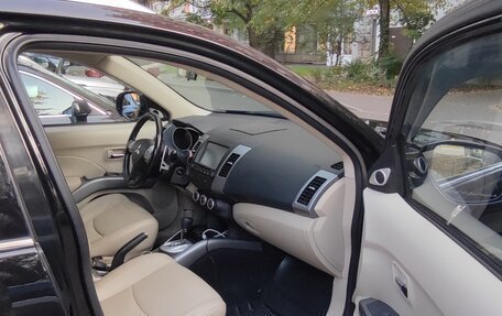 Mitsubishi Outlander III рестайлинг 3, 2010 год, 1 700 000 рублей, 7 фотография