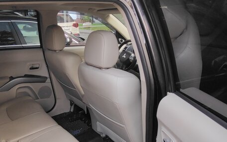 Mitsubishi Outlander III рестайлинг 3, 2010 год, 1 700 000 рублей, 8 фотография