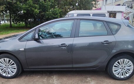 Opel Astra J, 2011 год, 680 000 рублей, 2 фотография