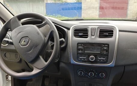 Renault Logan II, 2016 год, 770 000 рублей, 10 фотография