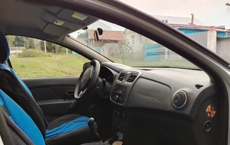 Renault Logan II, 2016 год, 770 000 рублей, 5 фотография