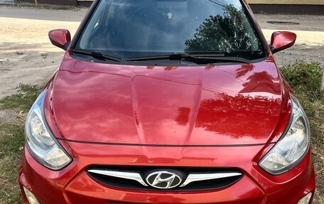 Hyundai Solaris II рестайлинг, 2011 год, 780 000 рублей, 1 фотография