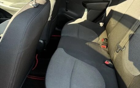 Hyundai Solaris II рестайлинг, 2011 год, 780 000 рублей, 10 фотография