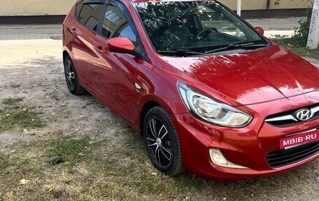 Hyundai Solaris II рестайлинг, 2011 год, 780 000 рублей, 4 фотография