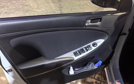Hyundai Solaris II рестайлинг, 2015 год, 830 000 рублей, 11 фотография