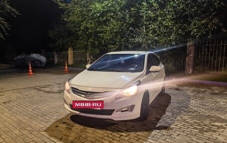 Hyundai Solaris II рестайлинг, 2015 год, 830 000 рублей, 2 фотография