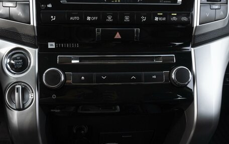 Toyota Land Cruiser 200, 2015 год, 5 099 000 рублей, 15 фотография