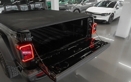Jeep Gladiator, 2021 год, 7 400 000 рублей, 29 фотография