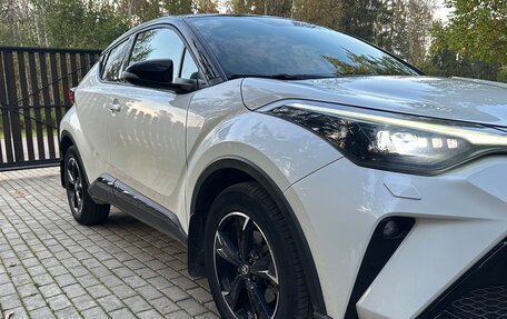 Toyota C-HR I рестайлинг, 2021 год, 2 999 999 рублей, 1 фотография