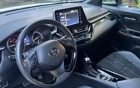 Toyota C-HR I рестайлинг, 2021 год, 2 999 999 рублей, 12 фотография