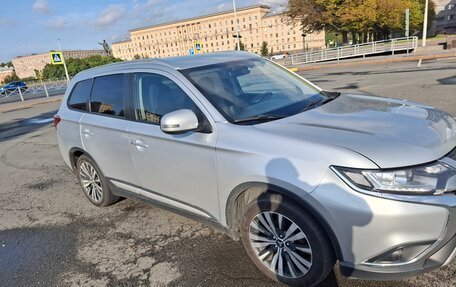 Mitsubishi Outlander III рестайлинг 3, 2019 год, 1 650 000 рублей, 1 фотография