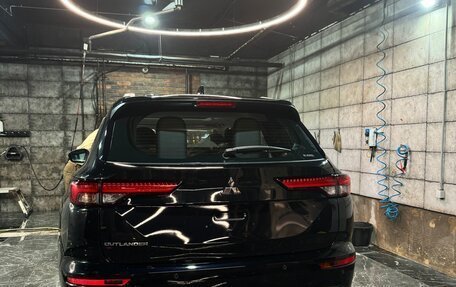 Mitsubishi Outlander, 2024 год, 4 300 000 рублей, 2 фотография