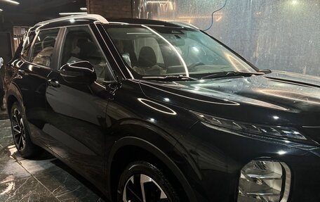 Mitsubishi Outlander, 2024 год, 4 300 000 рублей, 3 фотография