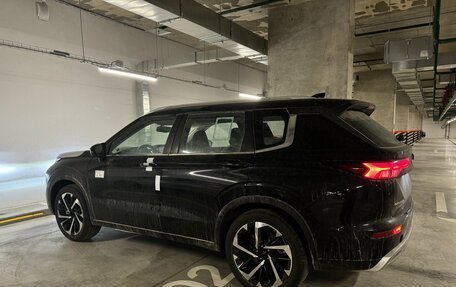 Mitsubishi Outlander, 2024 год, 4 300 000 рублей, 5 фотография