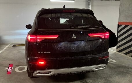 Mitsubishi Outlander, 2024 год, 4 300 000 рублей, 6 фотография