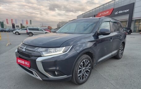 Mitsubishi Outlander III рестайлинг 3, 2022 год, 2 750 000 рублей, 4 фотография