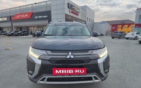 Mitsubishi Outlander III рестайлинг 3, 2022 год, 2 750 000 рублей, 2 фотография