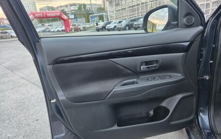 Mitsubishi Outlander III рестайлинг 3, 2022 год, 2 750 000 рублей, 13 фотография
